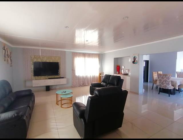 3 BEDROOM FREESTANDING SOLD IN STILFONTEIN EXT 3